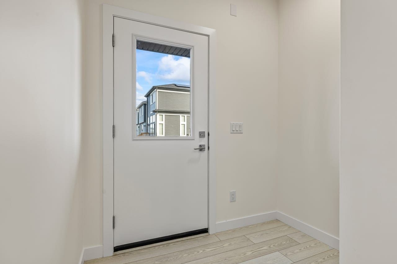 42 Corner Glen Manor NE