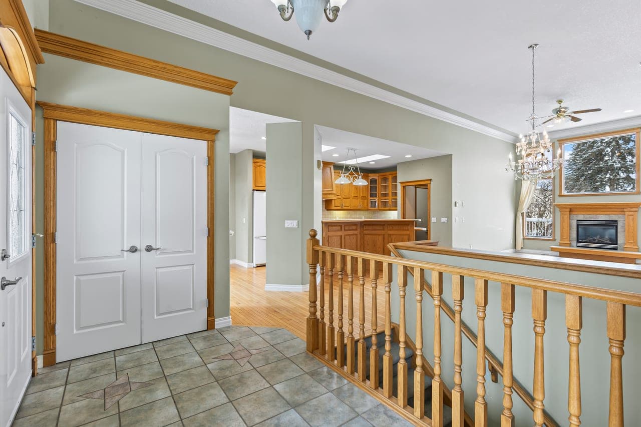 1622 23 Avenue Northwest