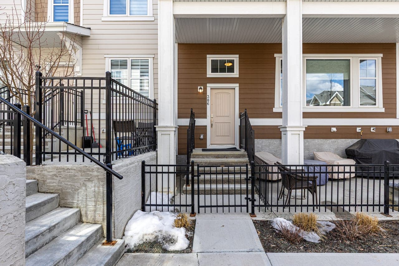 306 Cranbrook Walk Southeast