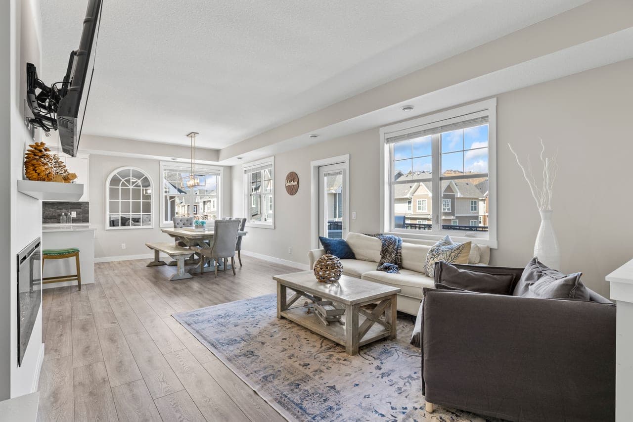 306 Cranbrook Walk Southeast