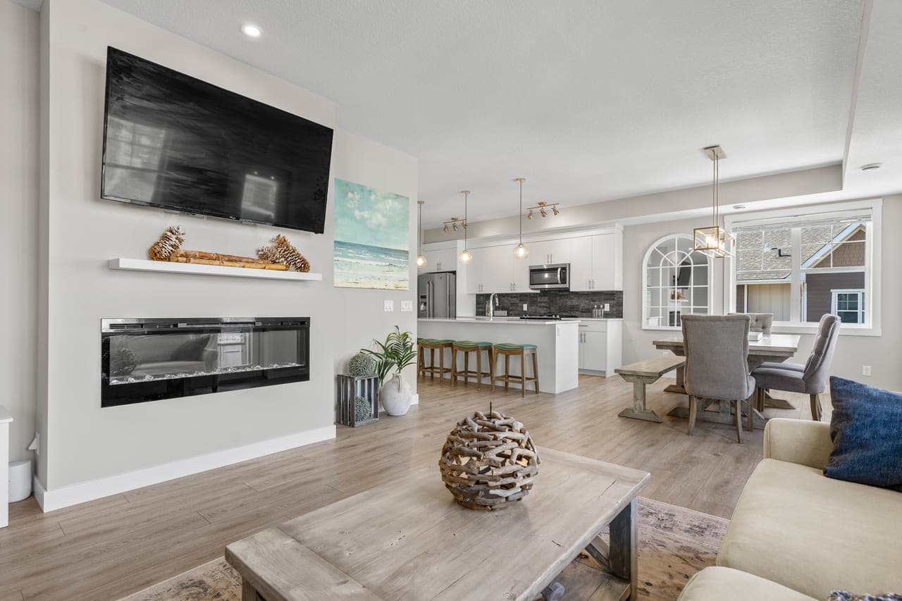 306 Cranbrook Walk Southeast