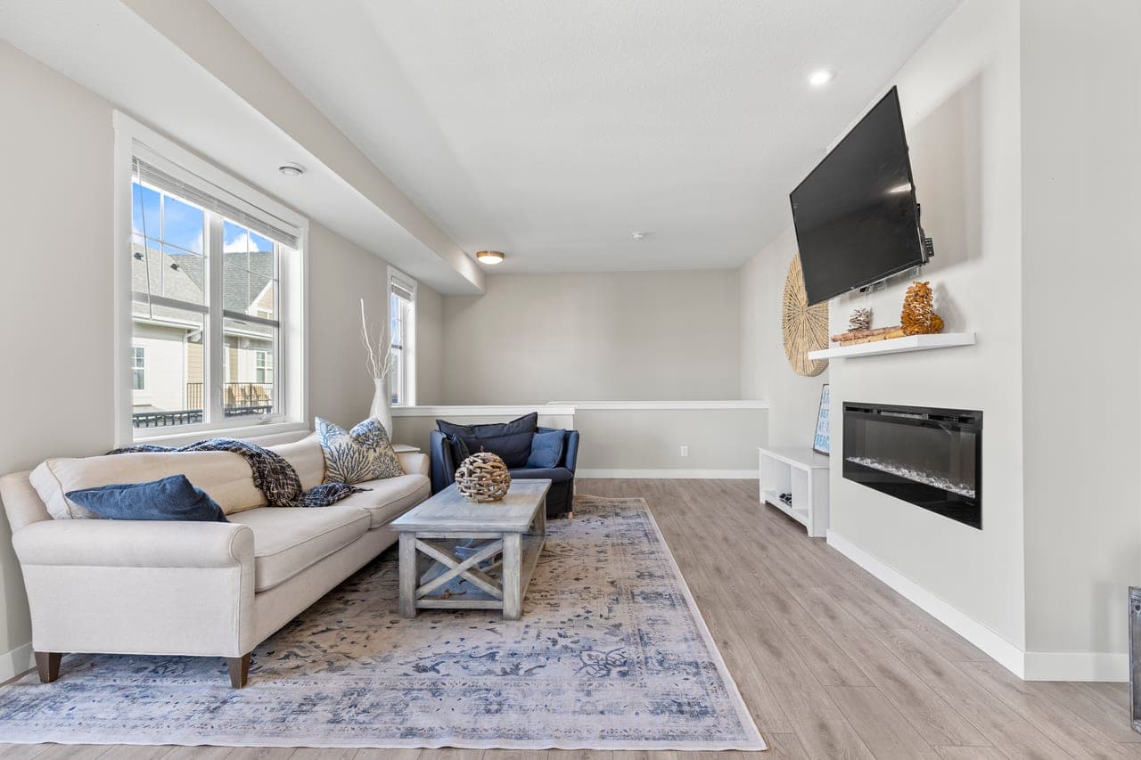 306 Cranbrook Walk Southeast
