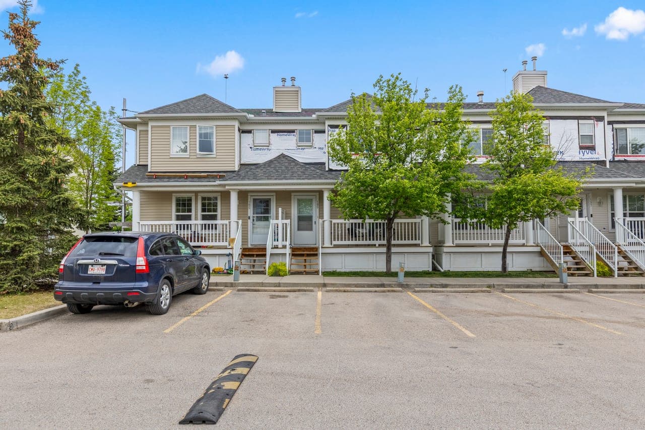 189 Country Village Manor Northeast