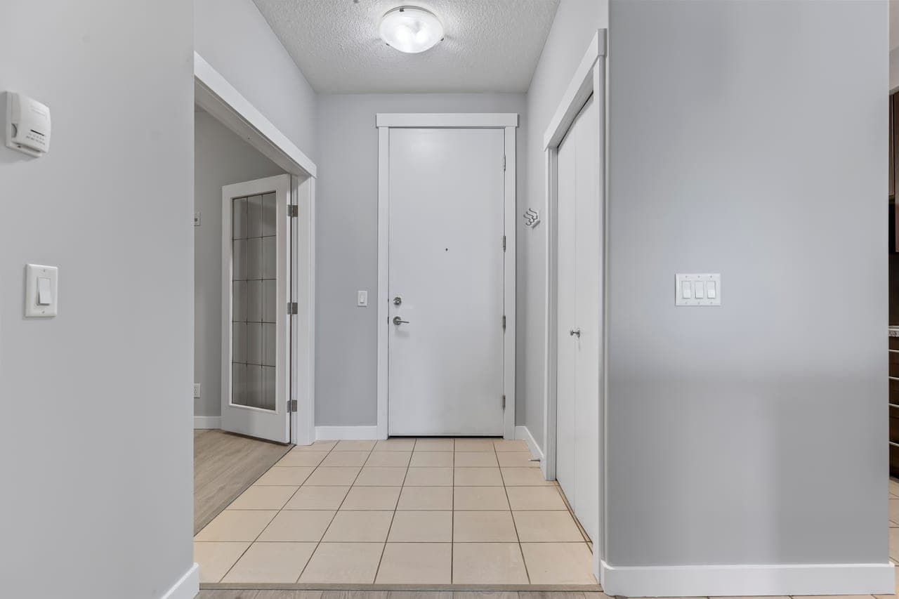 405-880 Centre Ave NE