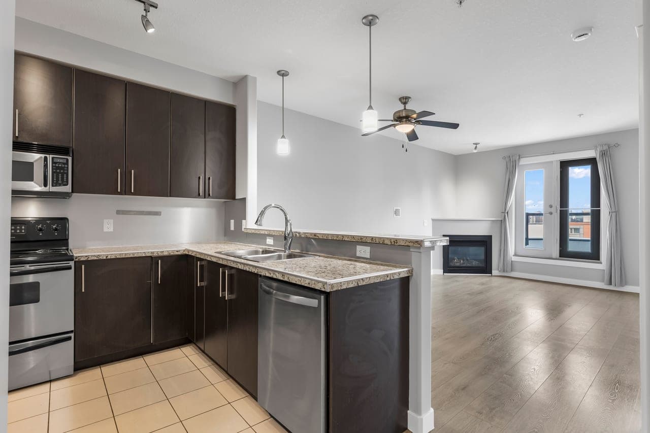 405-880 Centre Ave NE