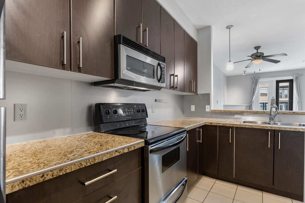 405-880 Centre Ave NE