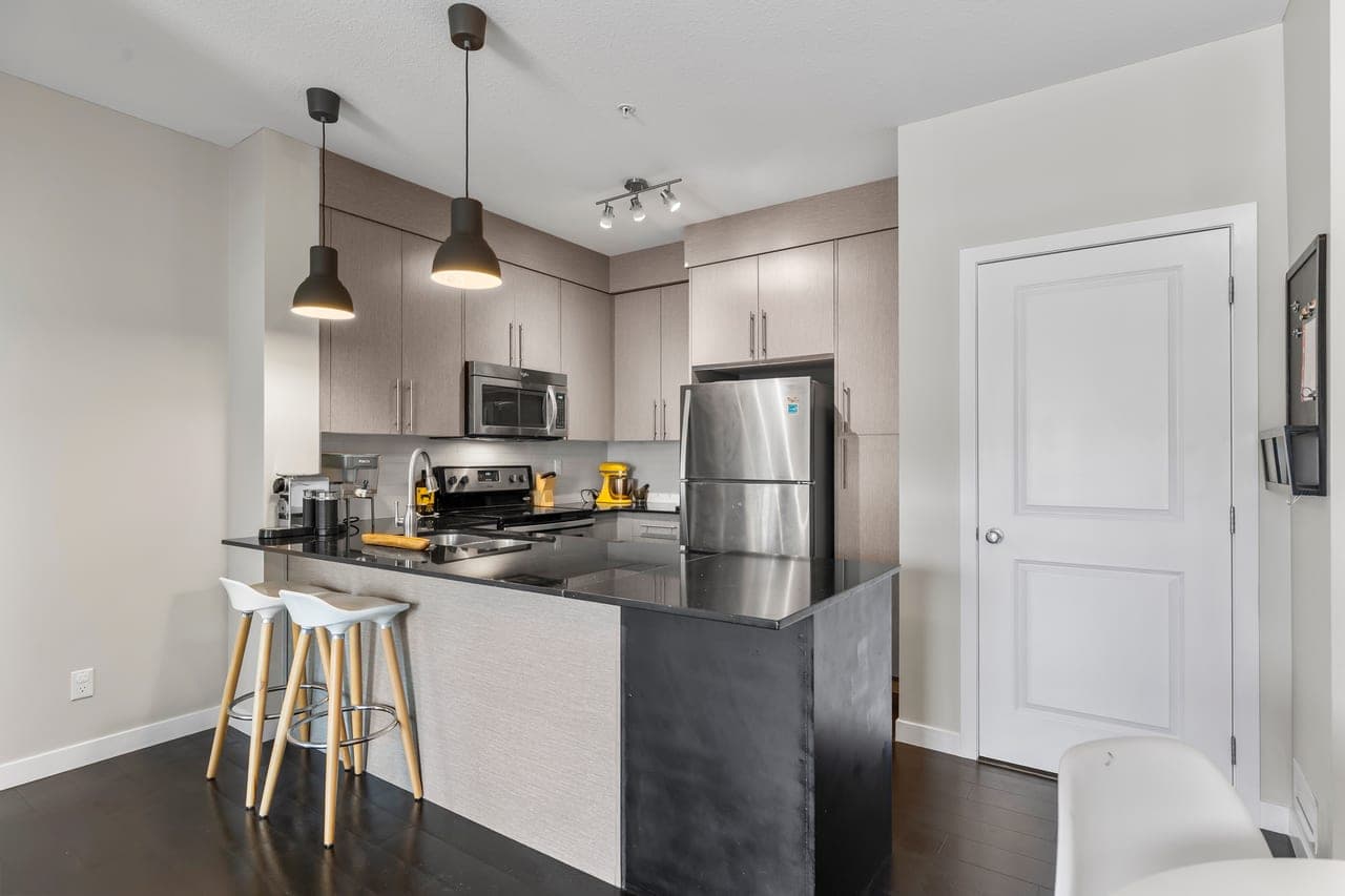 4201-5305 32 Ave SW