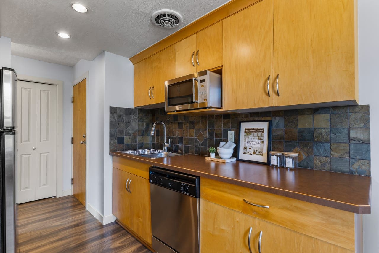 303-1309 14 Ave SW